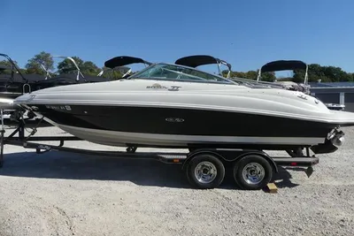 Sea Ray 220 Sundeck