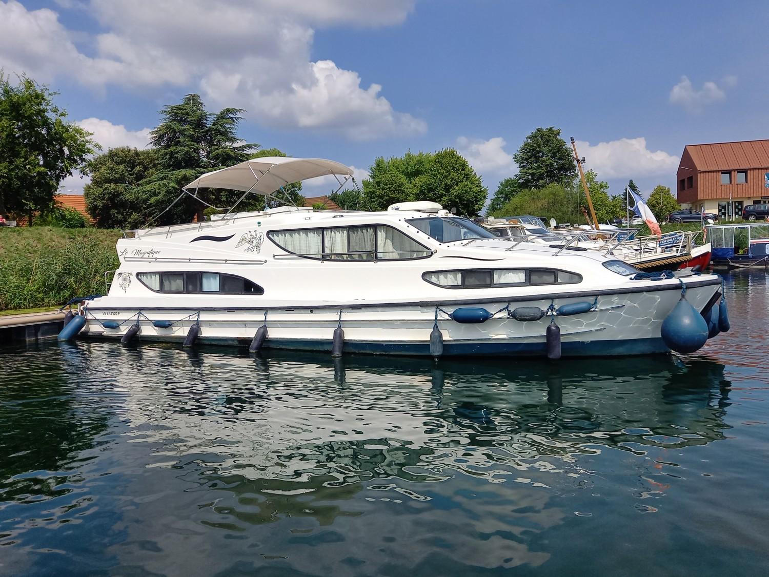 Le Boat Magnifique | 15m | 2002 - 21 - Côte-d'Or | Boats and Outboards