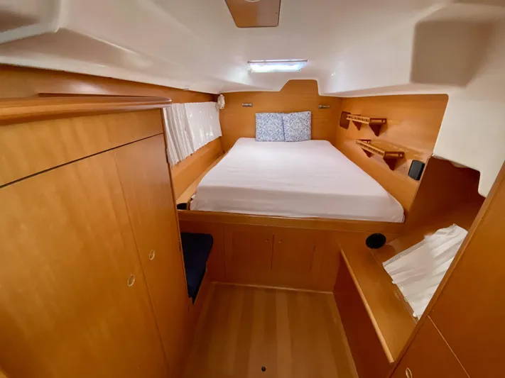 Delphi Yacht Photos Pics 