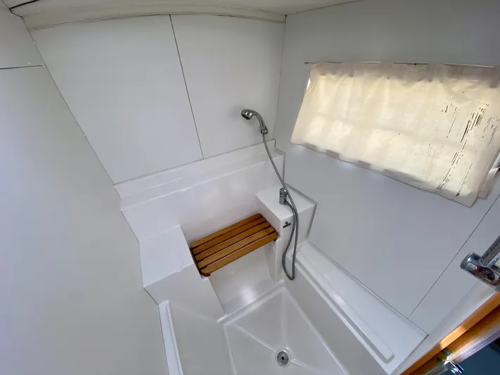 Delphi Yacht Photos Pics 