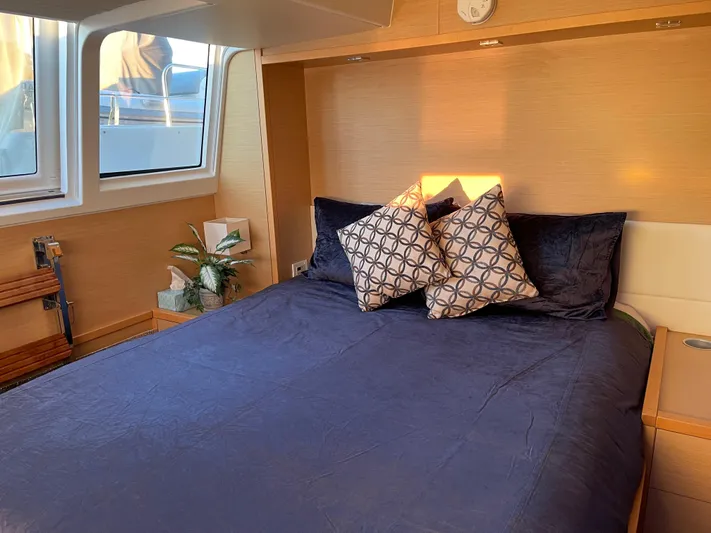 Phoenicia Yacht Photos Pics Luxurious cabin on Lagoon 620 yacht, year 2014.