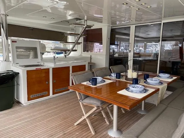 Phoenicia Yacht Photos Pics Luxurious dining area on Lagoon 620 catamaran, year 2014.