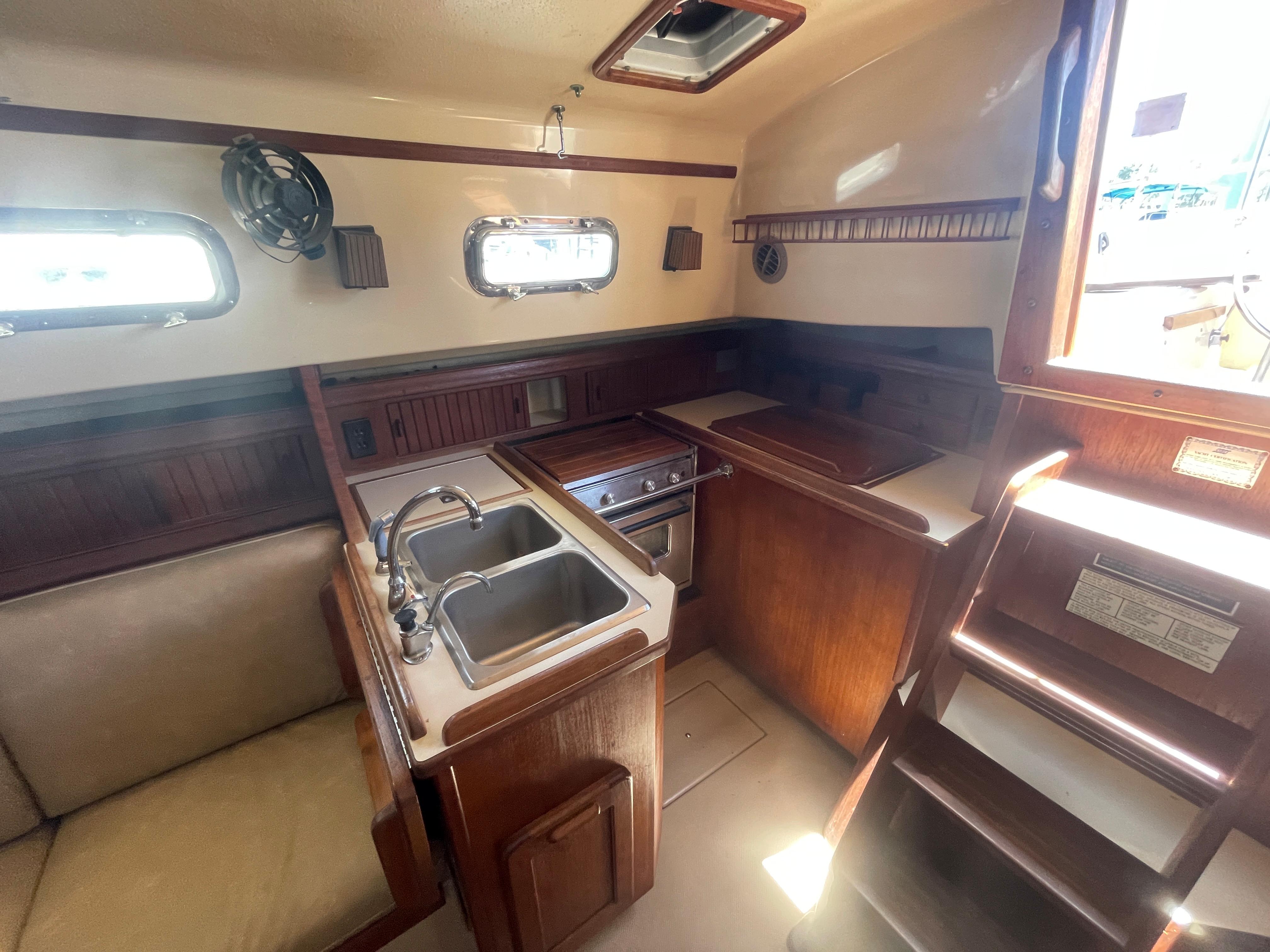 1990 Island Packet 32 Cruiser for sale - YachtWorld