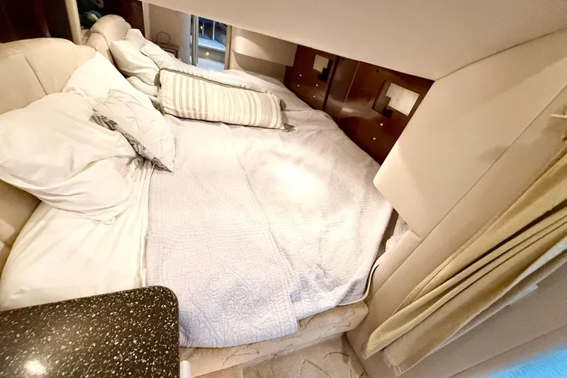 Obstreperous Yacht Photos Pics Cozy cabin interior of 2004 Formula 400 Super Sport with comfortable bedding.