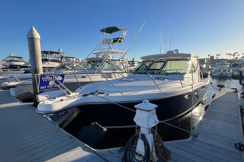Blue Pearl Yacht Photos Pics 2005 Tiara Yachts 3200 Open docked at marina under clear blue sky.