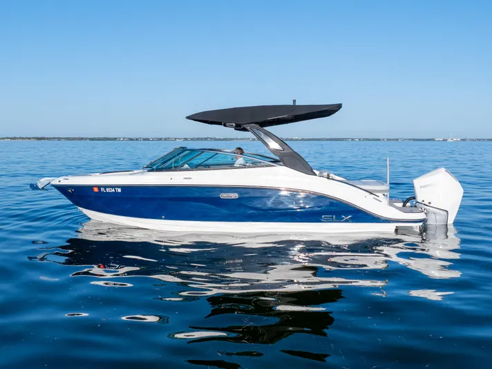  Yacht Photos Pics 2023 Sea Ray SLX 260 Outboard boat on calm blue water.