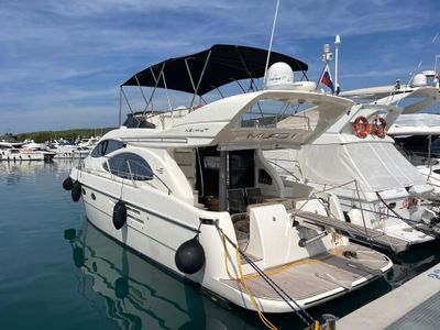 Yacht