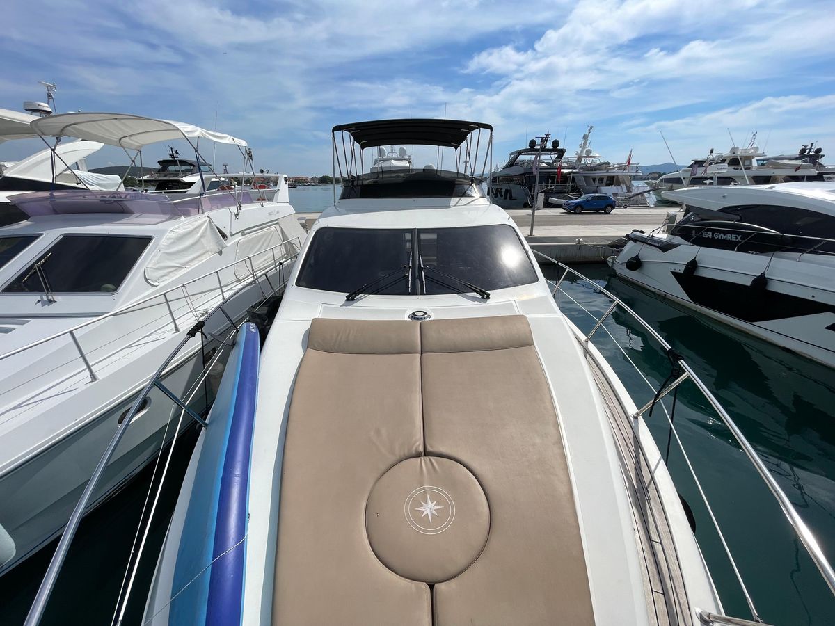 2005 Azimut 48 