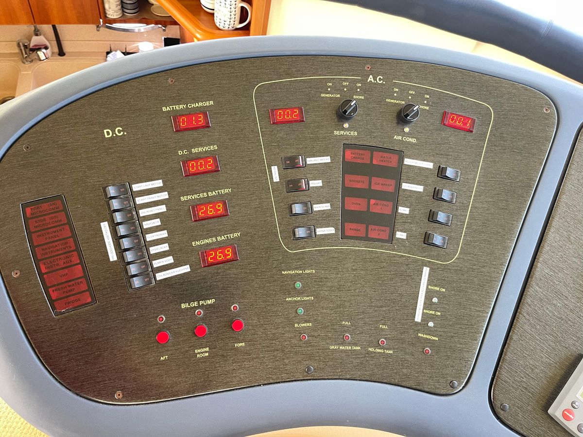 2005 Azimut 48 
