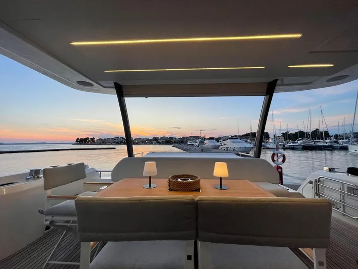 Bazinga Yacht Photos Pics 