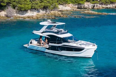 Galeon 560 Fly