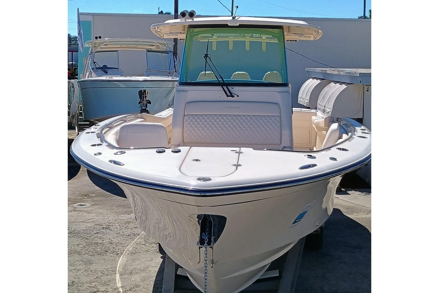 2025 Grady-White Canyon 326 - Image 3