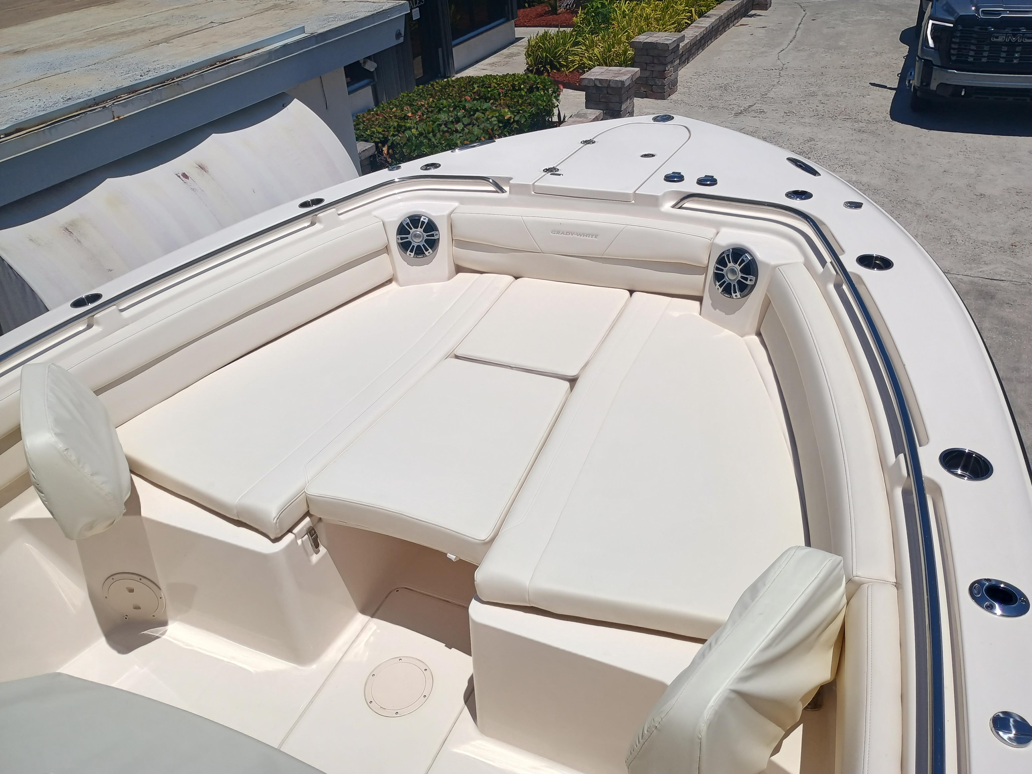 2025 Grady-White Canyon 326 - Image 9