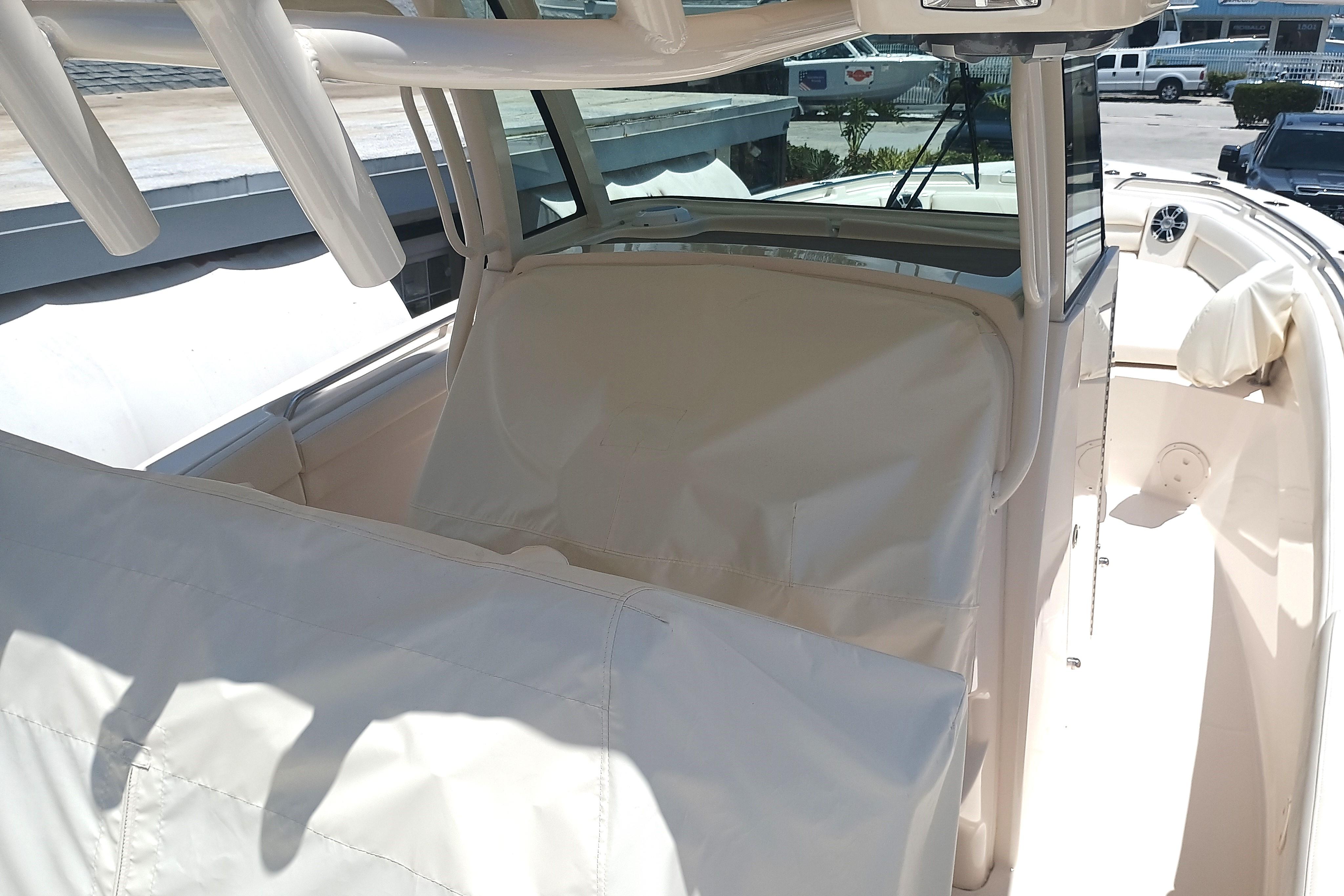 2025 Grady-White Canyon 326 - Image 12