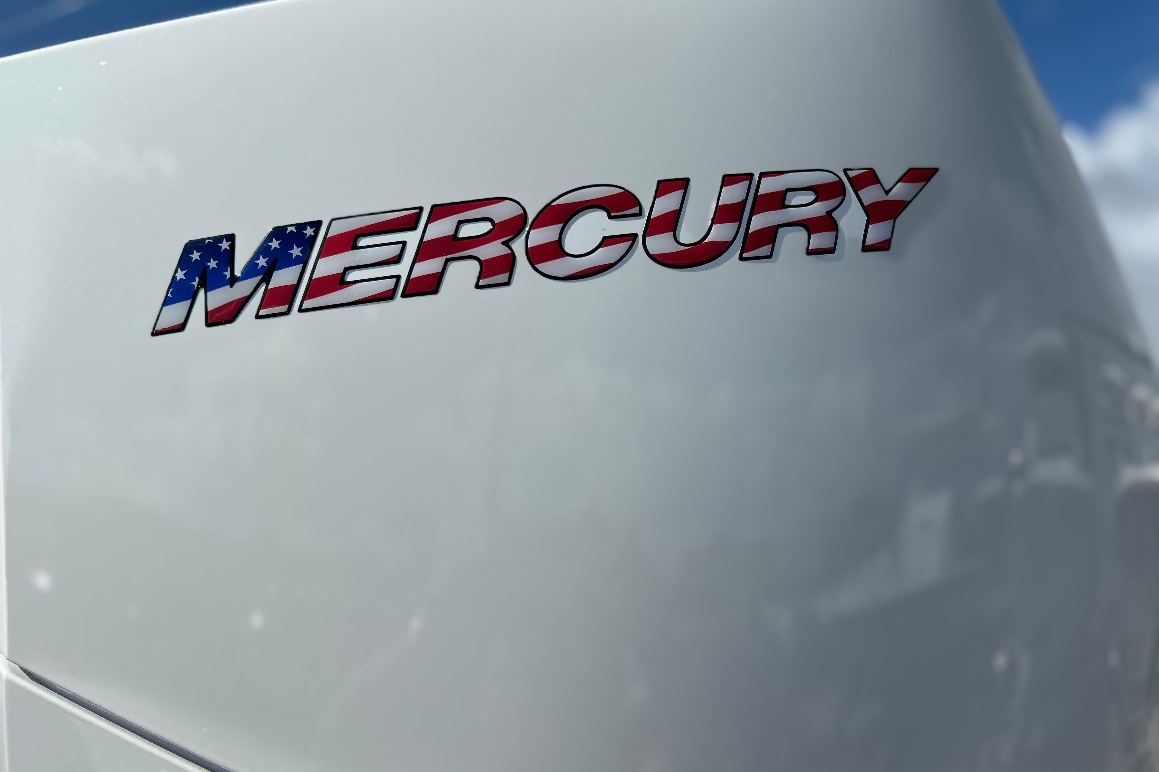 Mercury logo with American flag design on Contender 35 ST, 2025 model.