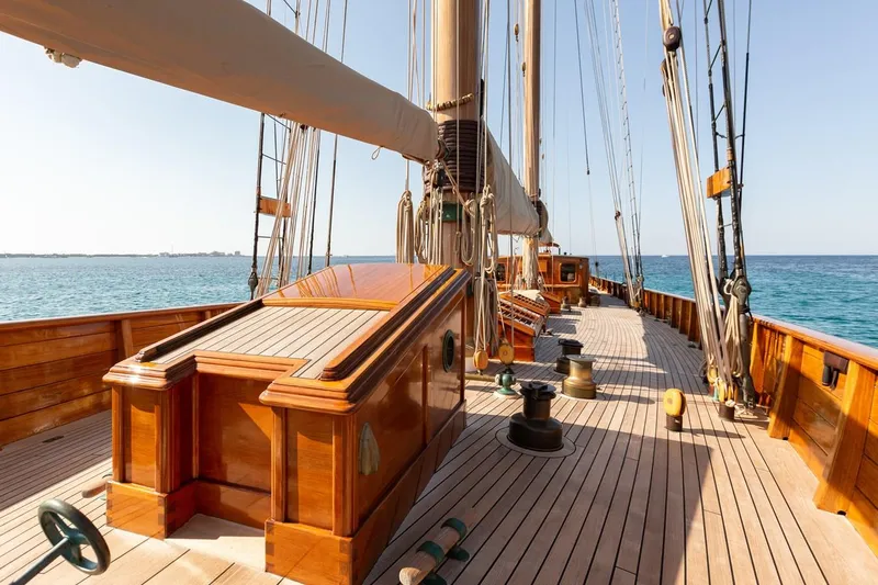 Naema Yacht Photos Pics 