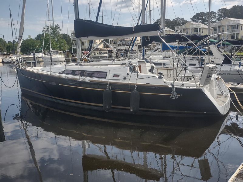 2013 Beneteau Oceanis 37