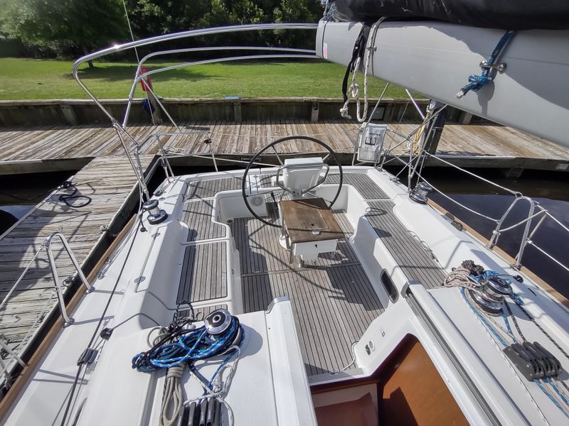 2013 Beneteau Oceanis 37