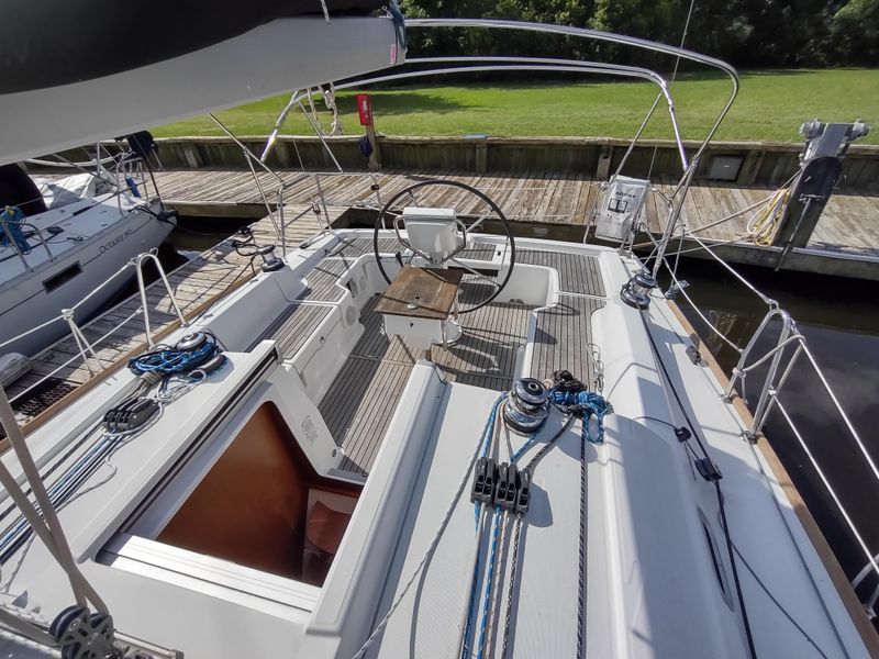 2013 Beneteau Oceanis 37