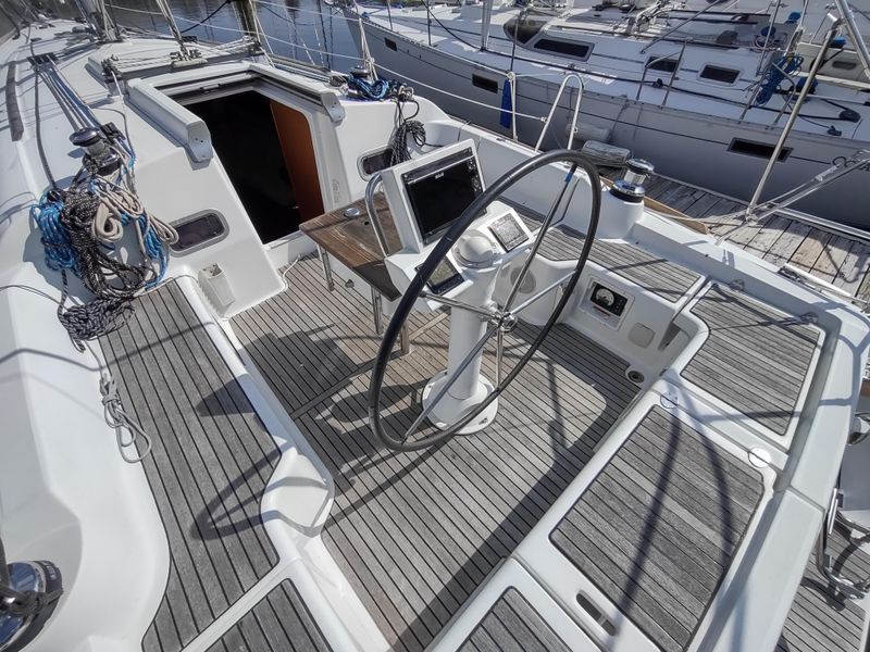 2013 Beneteau Oceanis 37