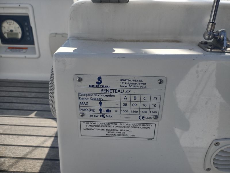 2013 Beneteau Oceanis 37