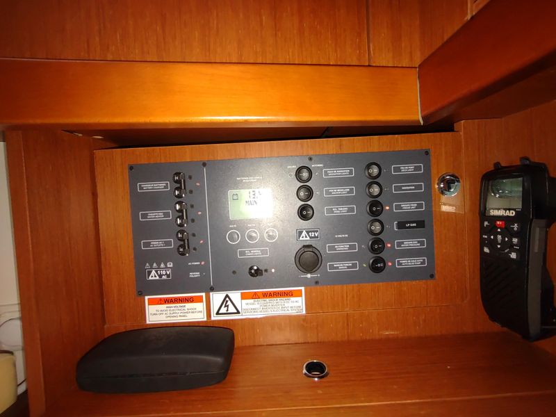 2013 Beneteau Oceanis 37