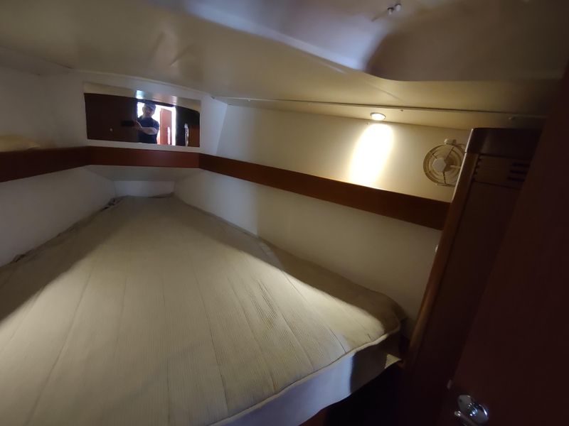 2013 Beneteau Oceanis 37