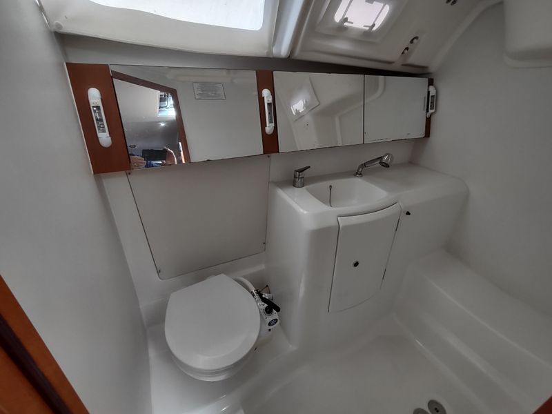 2013 Beneteau Oceanis 37