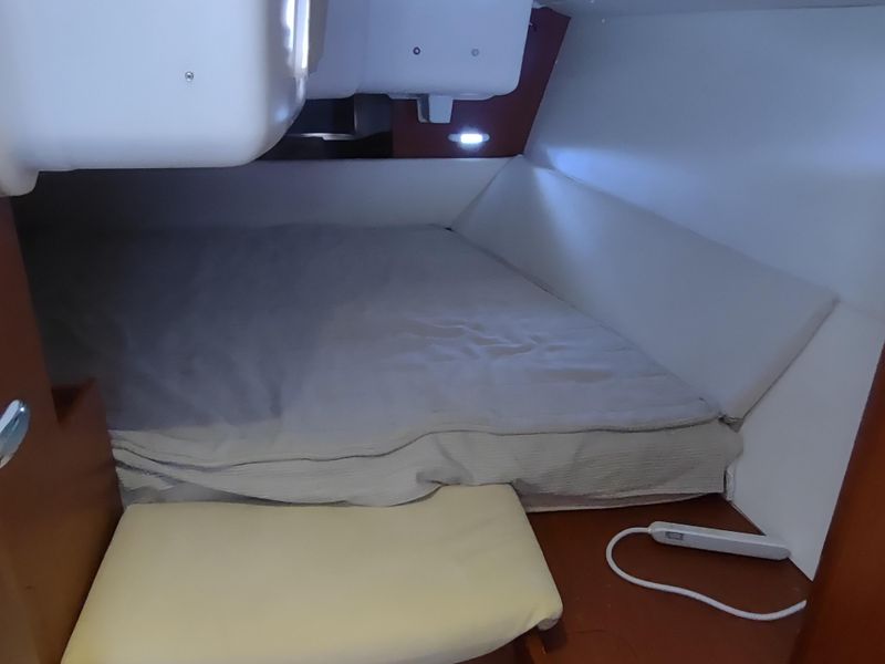 2013 Beneteau Oceanis 37