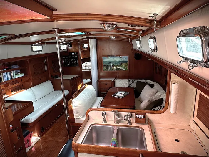 Alice Yacht Photos Pics 