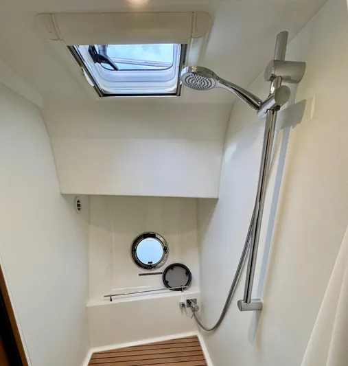 Freedom Yacht Photos Pics 2022 Beneteau Swift Trawler 41 Fly shower area with skylight and porthole.