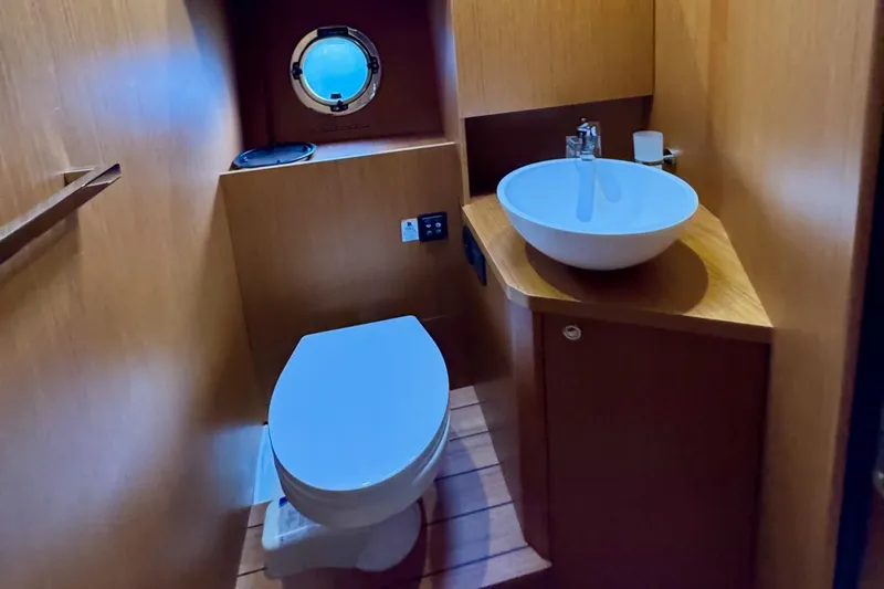 Freedom Yacht Photos Pics 2022 Beneteau Swift Trawler 41 Fly bathroom with modern sink and toilet.