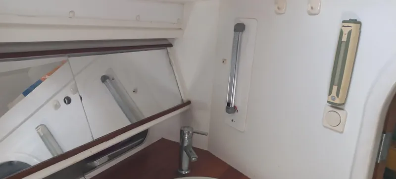 Oya Yacht Photos Pics Interior of 1989 Van De Stadt 52 yacht, featuring a mirror and sink area.