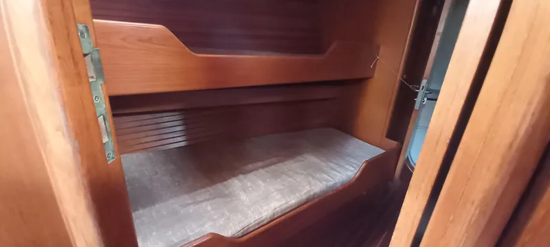 Oya Yacht Photos Pics 1989 Van De Stadt 52 yacht interior with wooden bunk bed.