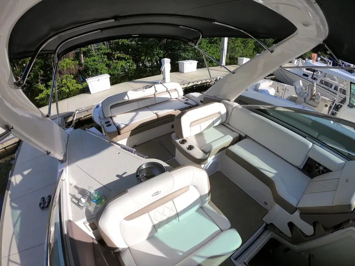  Yacht Photos Pics 2018 REGAL 33 XO - Image 9