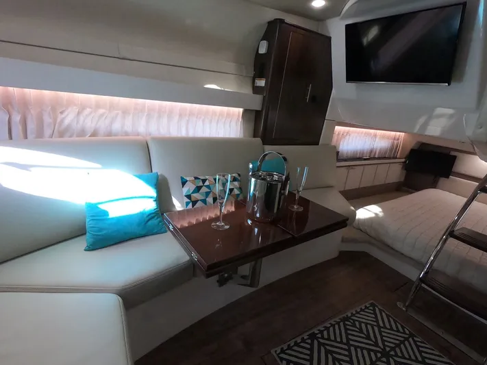  Yacht Photos Pics 2018 REGAL 33 XO - Image 7