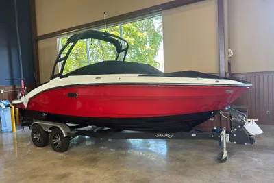 Sea Ray SPX 210