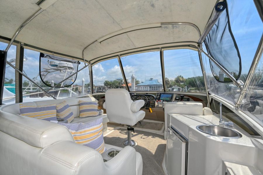 2001 Carver 444 Cockpit Motor Yacht