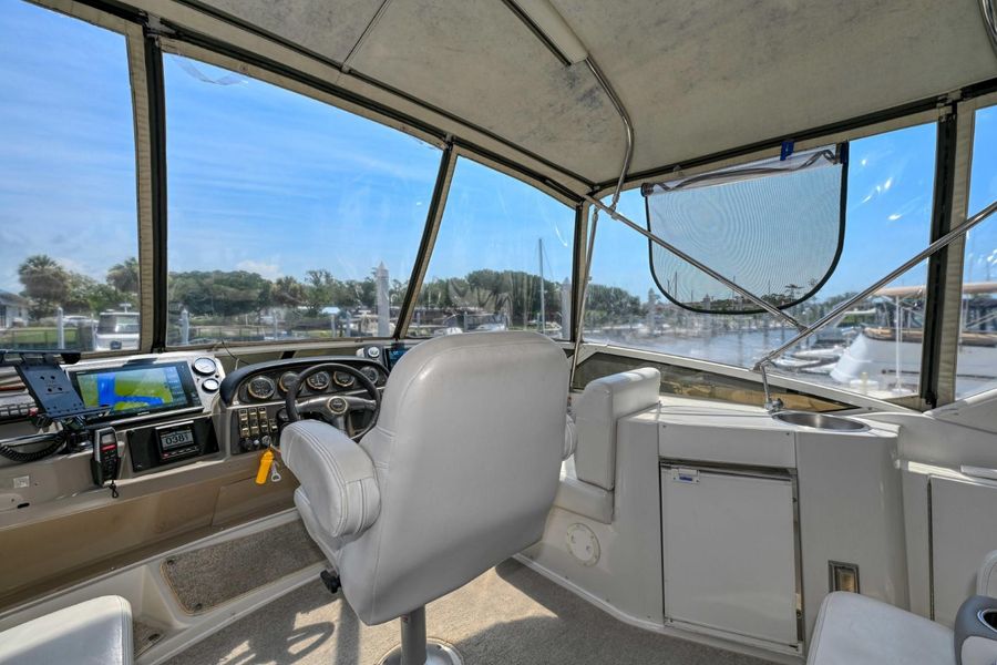 2001 Carver 444 Cockpit Motor Yacht