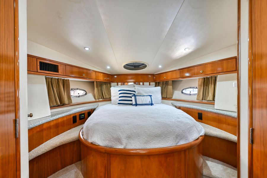 2001 Carver 444 Cockpit Motor Yacht