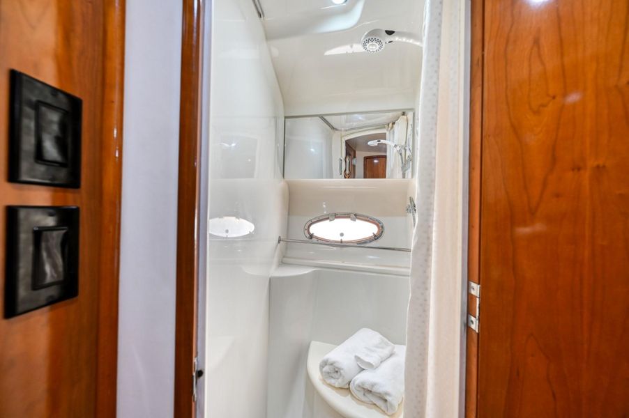 2001 Carver 444 Cockpit Motor Yacht