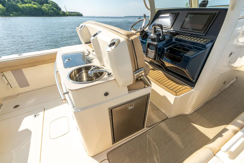 Off The Hook Yacht Photos Pics 