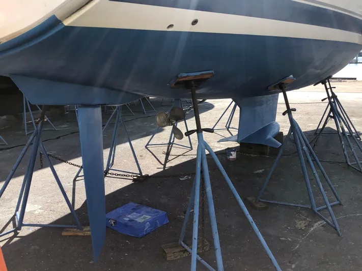 Catawampus II Yacht Photos Pics 