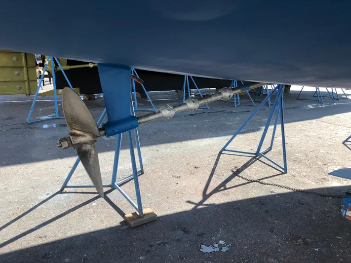 Catawampus II Yacht Photos Pics 