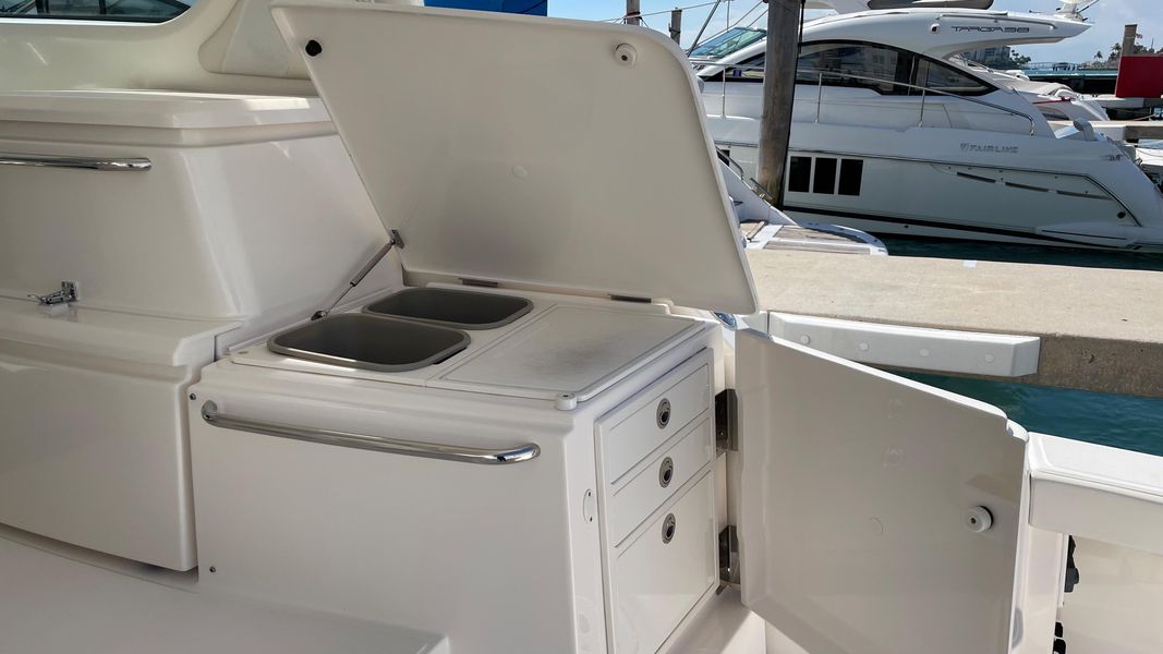 2016 Tiara Yachts 4300 Open