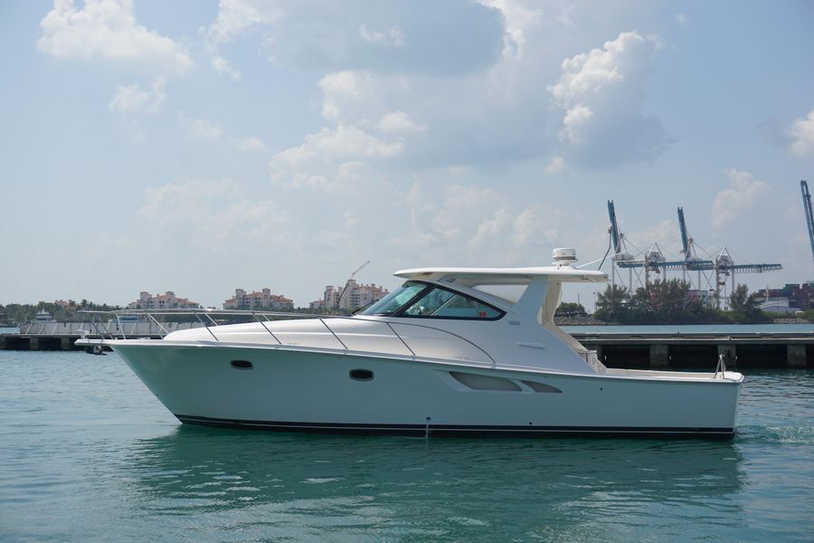 2016 Tiara Yachts 4300 Open