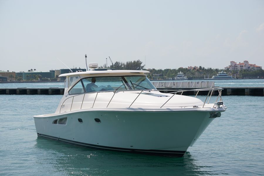 2016 Tiara Yachts 4300 Open