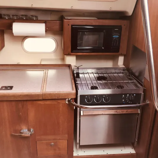 Catawampus II Yacht Photos Pics 