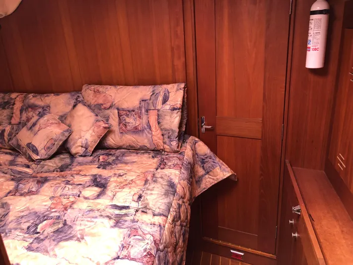 Catawampus II Yacht Photos Pics 