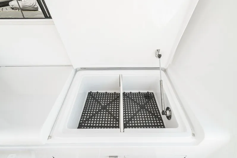 Whiplash II Yacht Photos Pics 